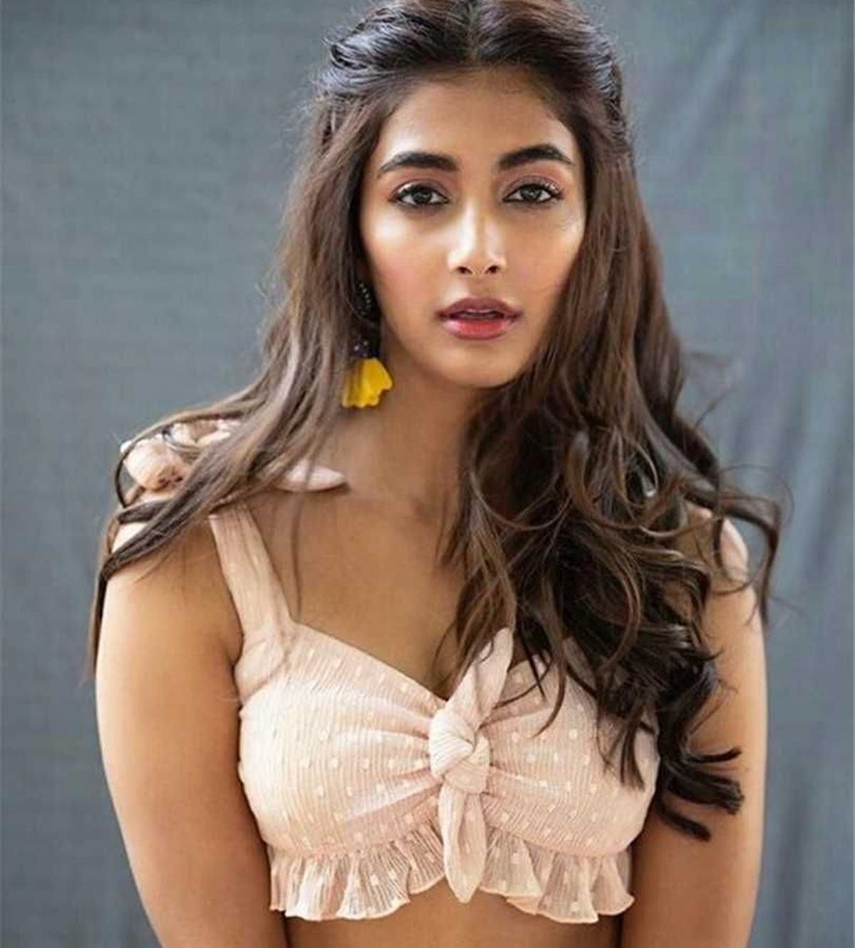 Pooja hegde to romance Ram Charan