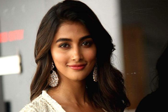 Pooja hegde wants Hrithik roshan