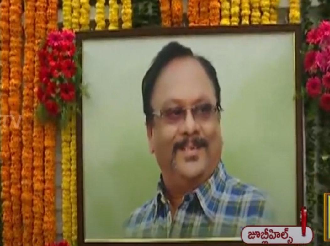 Prabhas Brother Prabodh Doing Krishnam Raju Funeral