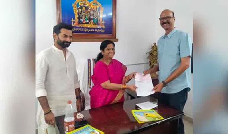 Prabhas Donates RS 10 Lakh 