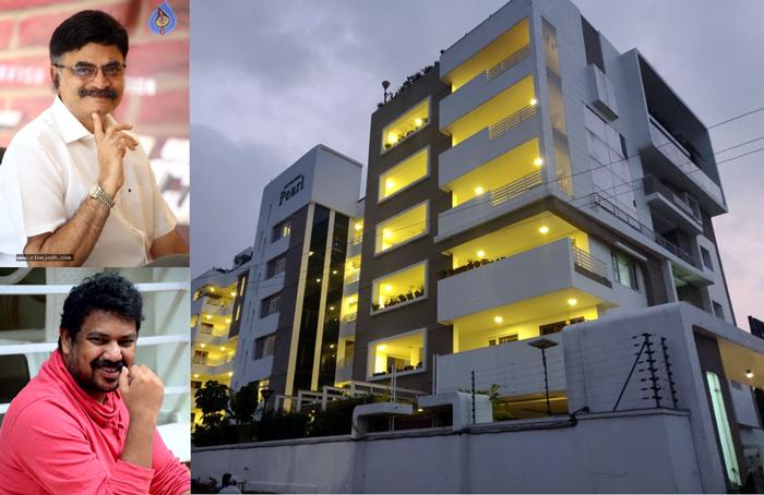 Prouducer Gives House To Director