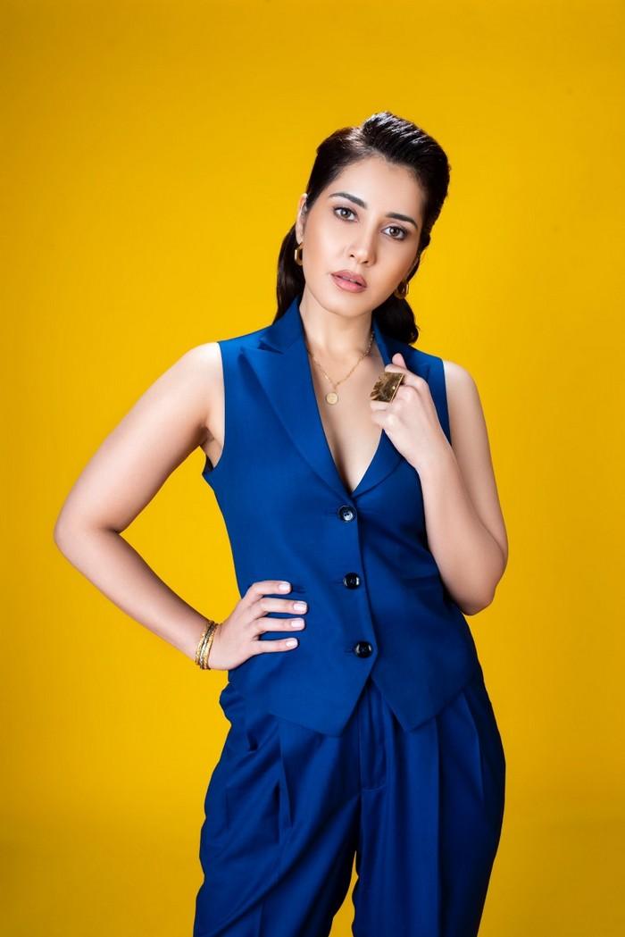 Raashi Khanna New Glamour pics
