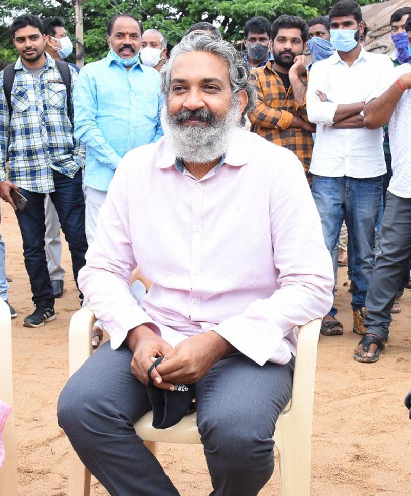 Rajamouli thanks fans for Roar of RRR success 