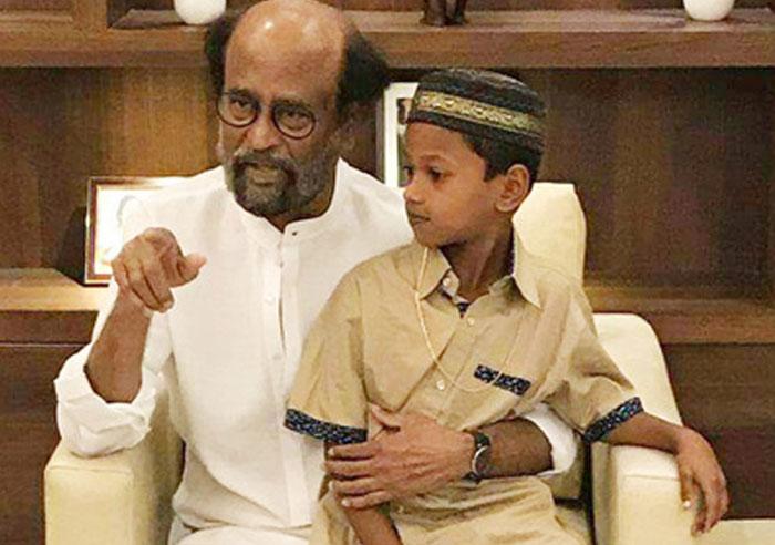 Rajinikanth gifts gold chain to Mohammed Yasin