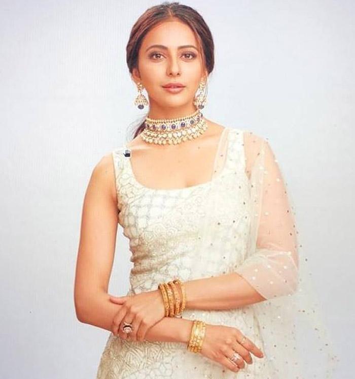 Rakul Latest Pic Hulchal in social media
