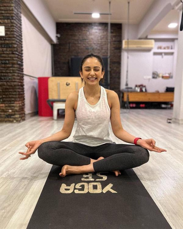 Rakul Preet Yoga pic viral 