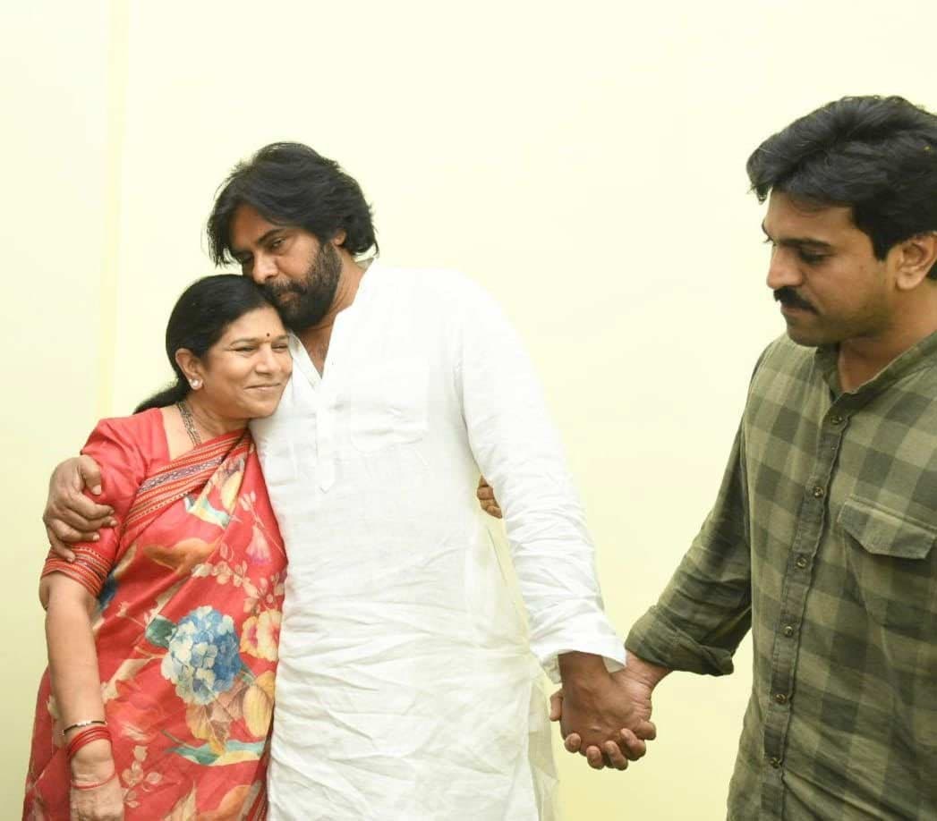 Ram Charan accompanied by his mother Surekha meets the PawanKalyan