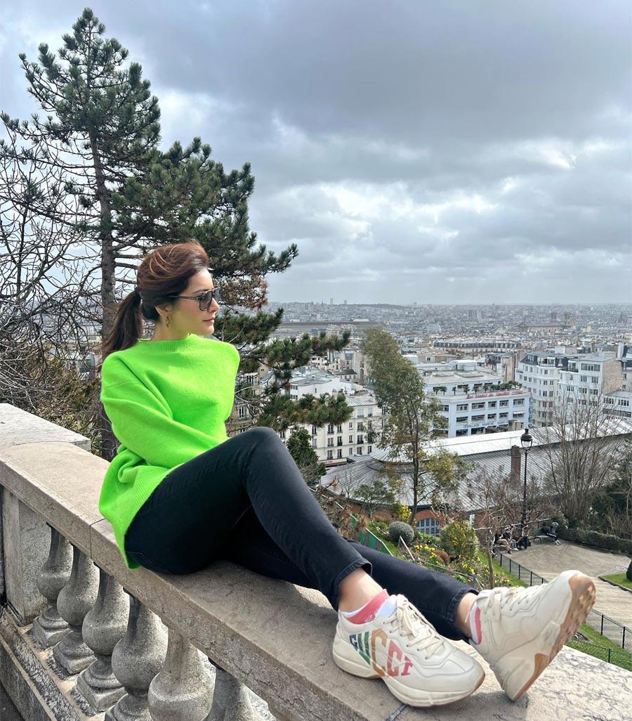 Rashi Khanna relaxing Paris