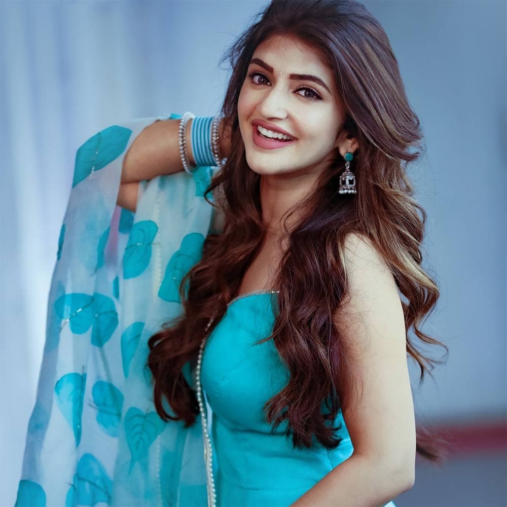 Rashmika replaces Sreeleela â€“ Here is the truth