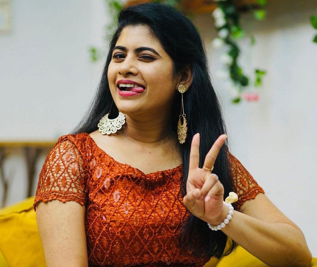 RJ Kajal Sensational comments on Shanmukh