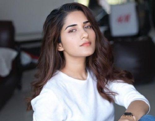 Ruhani Sharma using lockdown very effectively