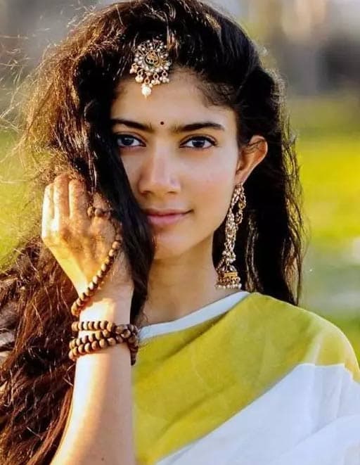 Sai Pallavi Commentaries on Hindi Ramayana