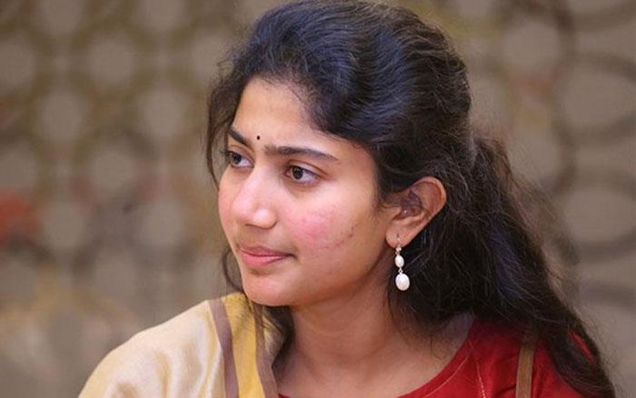 Sai Pallavi serious warning to anchor 