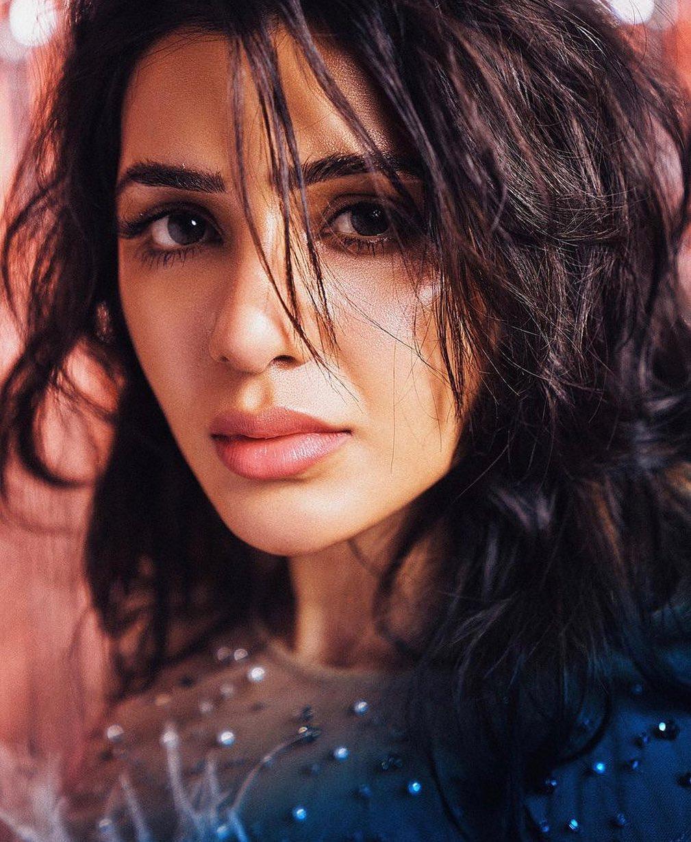 Samantha asks parents of girls to make them self reliant
