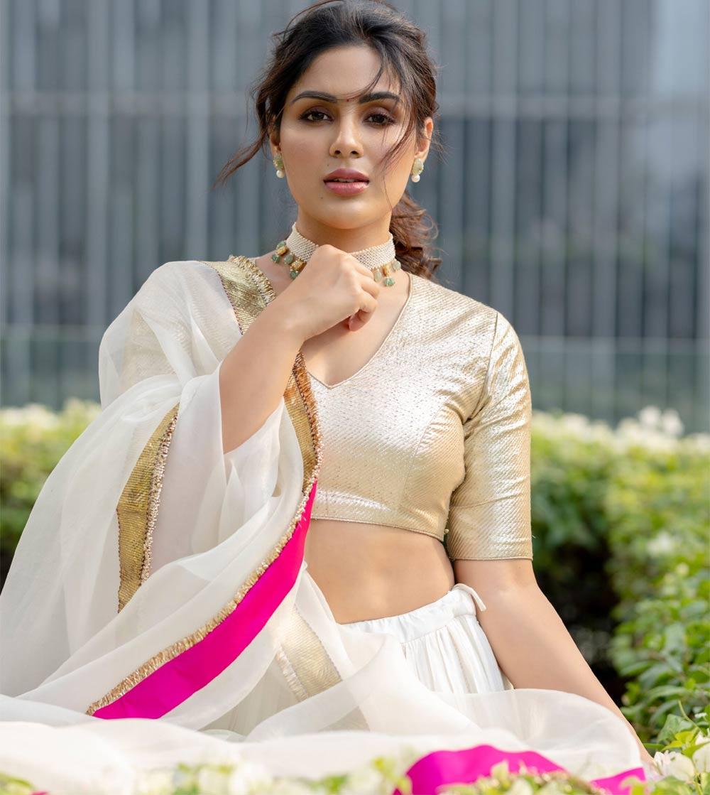 Samyuktha Item Song Debut 