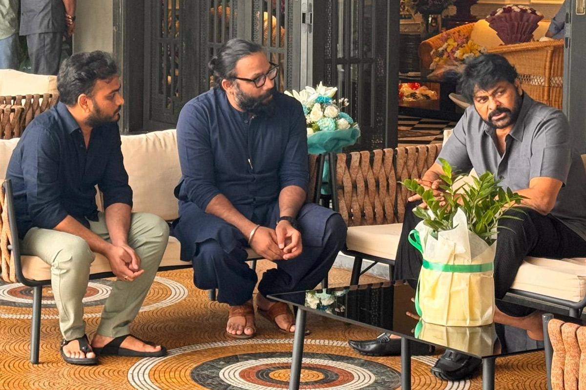 Sandeep Reddy Vanga Met Chiranjeevi at His House