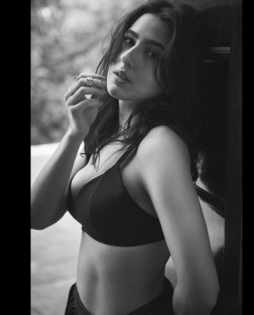 Sara Ali Khan Glamour pic goes viral 