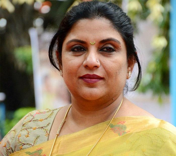 Senior Heroines Support to Chinmayi Sripada