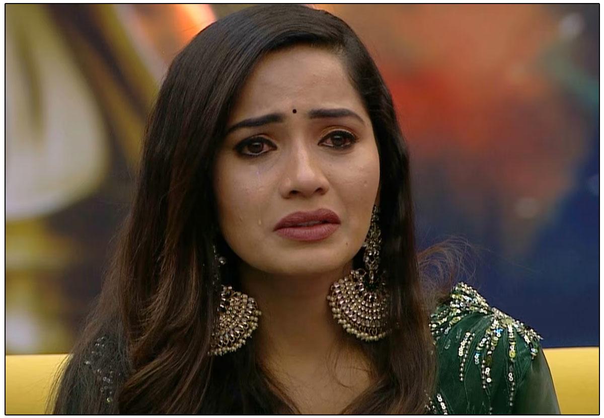 Shobha Shetty cries in Bigg Boss