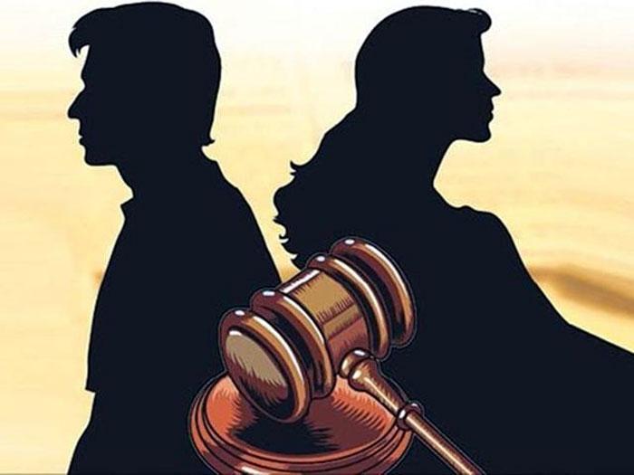 Shocking : Divorce to Daughter of Tollywood star Hero!