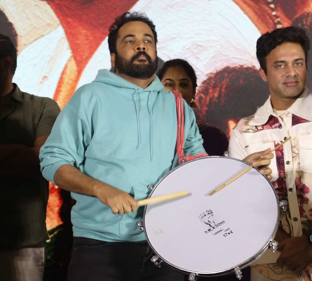 Sivaji doles out unnecessary advice to Actresses