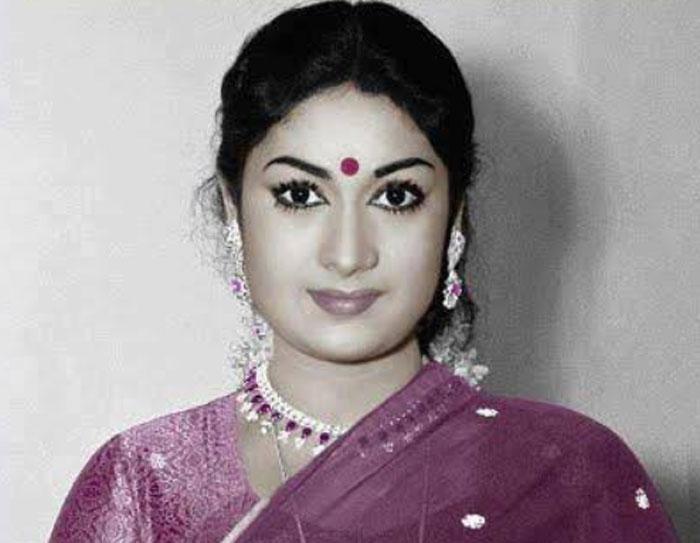Sivaji Ganesan as Ennango for Savithri