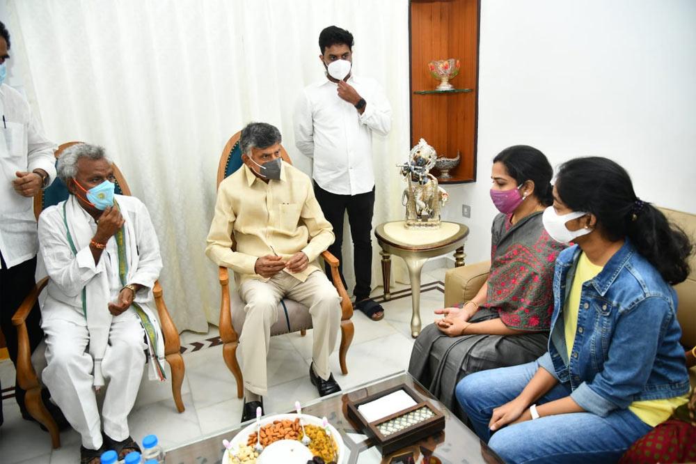TDP chief Chandrababu Naidu meets Devineni family