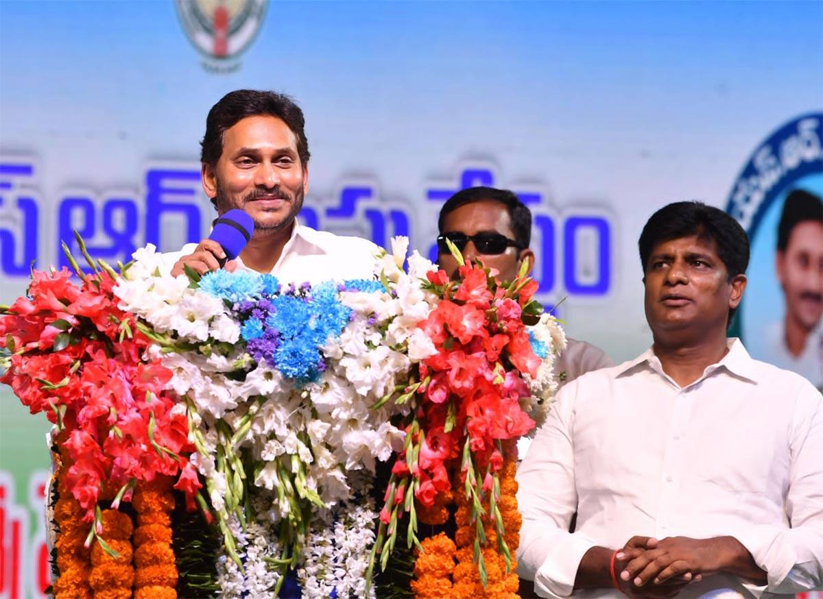 Tell who that gang is and make merit Jagan..!
