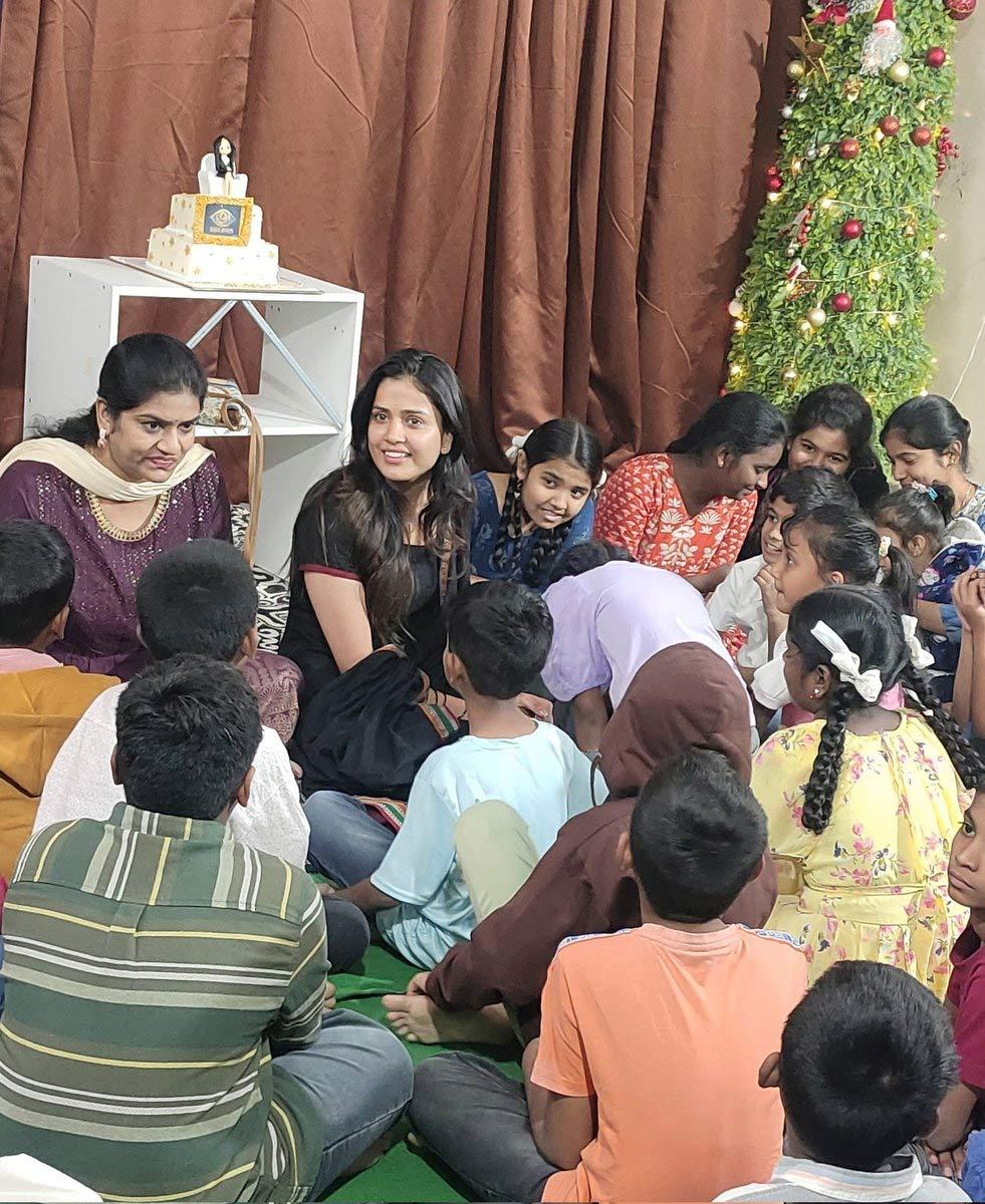 Thanuja helping children 