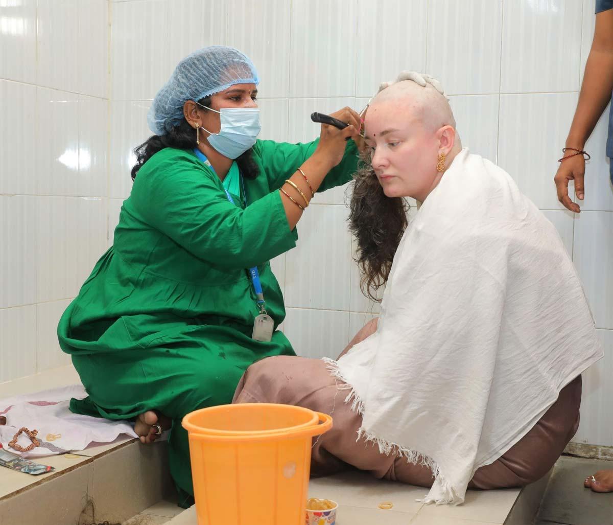 Trolls On Anna Lezhneva Over Offering Her Hair In Tirumala