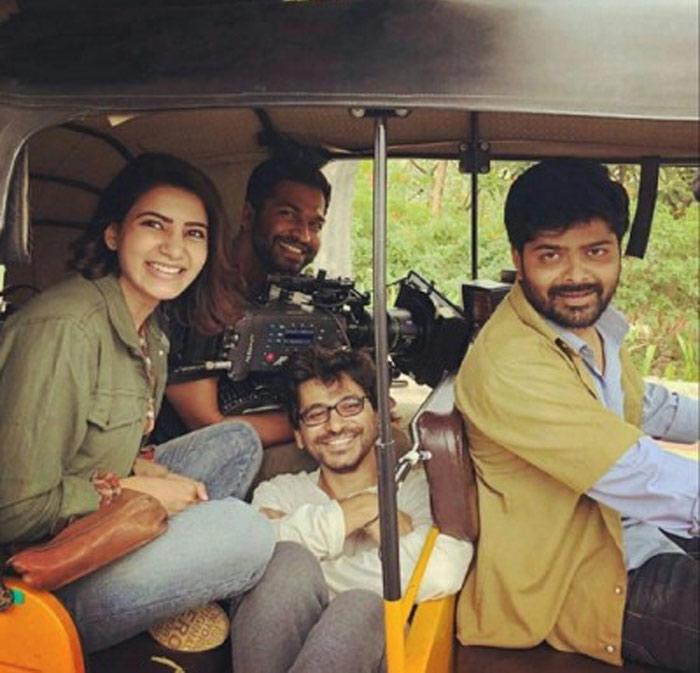 U Turn Pic : Samantha in auto