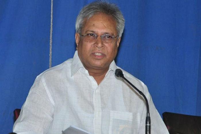 Undavalli Arun Kumar Supports Pawan Kalyan