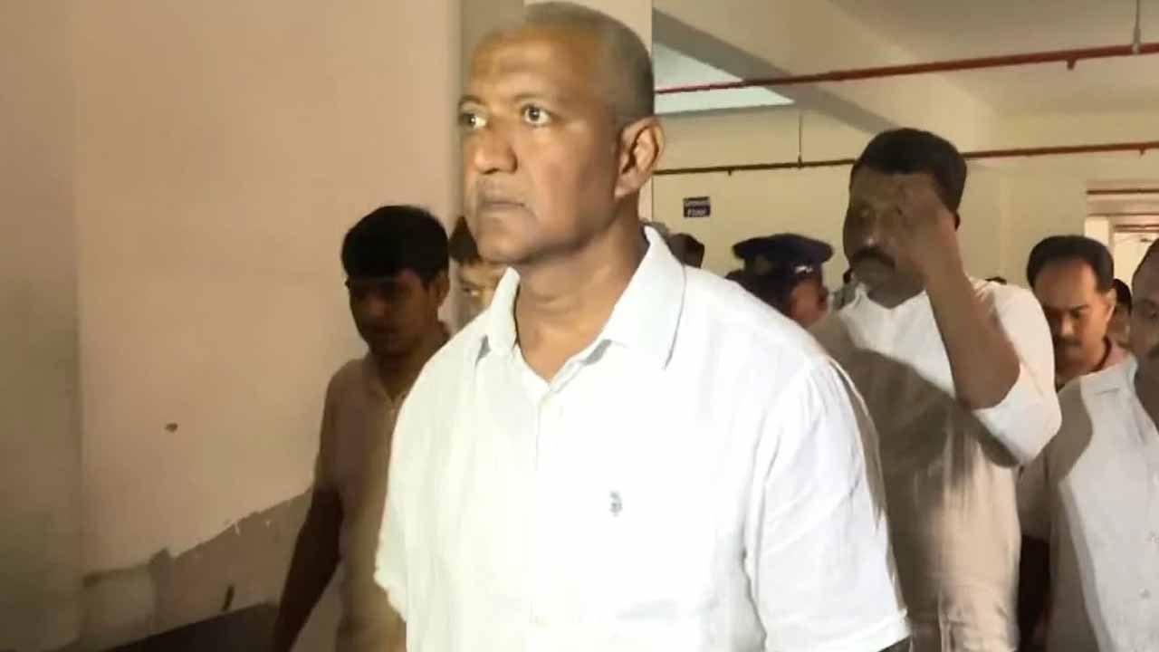 Vallabhaneni Vamsi discharged from Ayush hospital