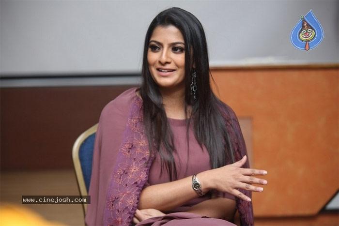 Varalakshmi Sarath Kumar About Sarkar Movie