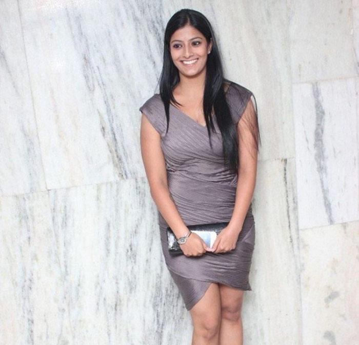 Varalakshmi Sarath Kumar Wants Movie with Prabhas