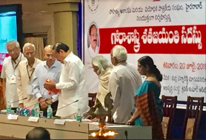 Venkaiah Naidu Tells Bollywood Movie Story