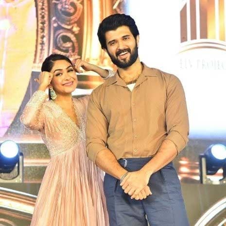 Vijay Devarakonda dance with Mrunal Thakur