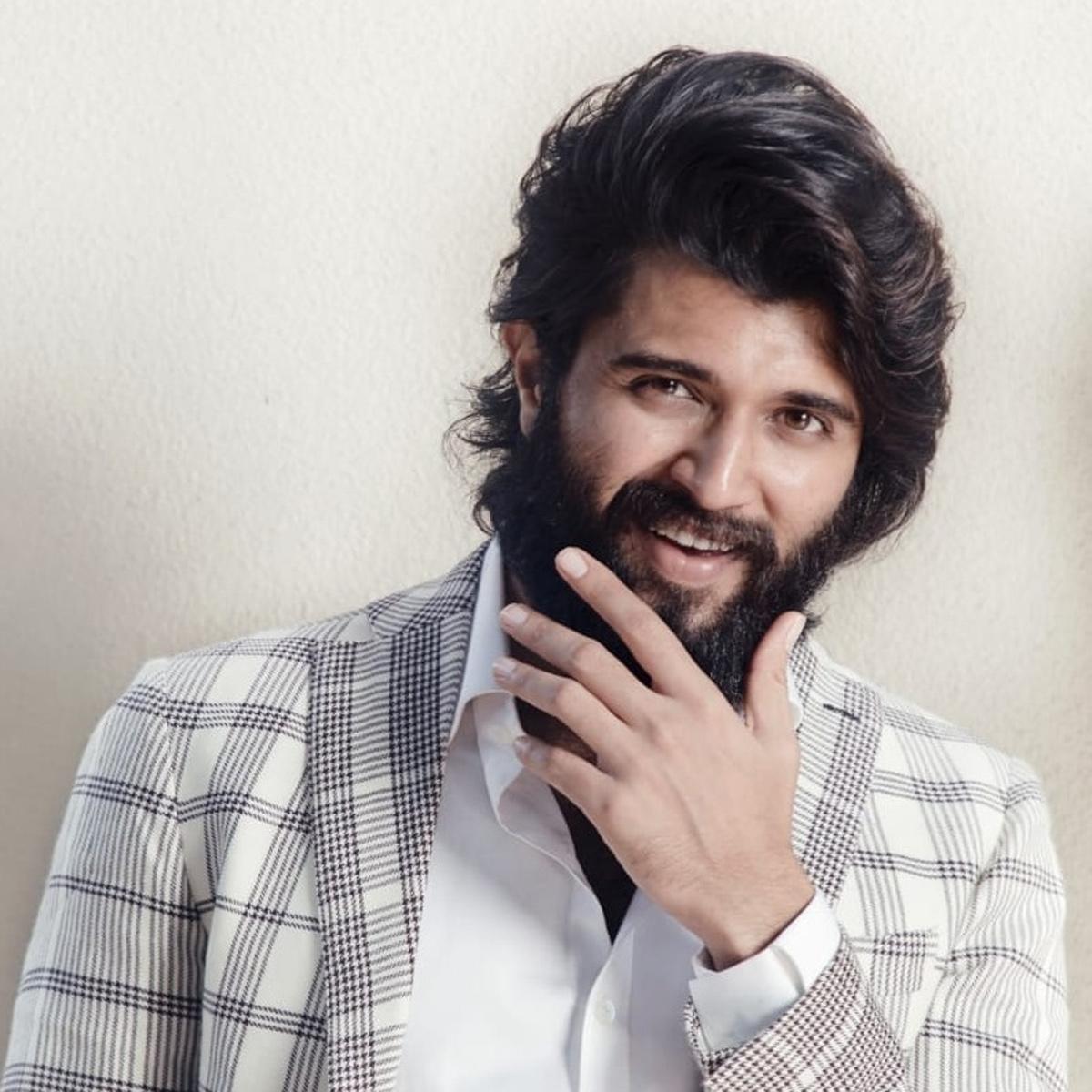 Vijay deverakonda Appreciates Aakaasam nee haddu raa team 