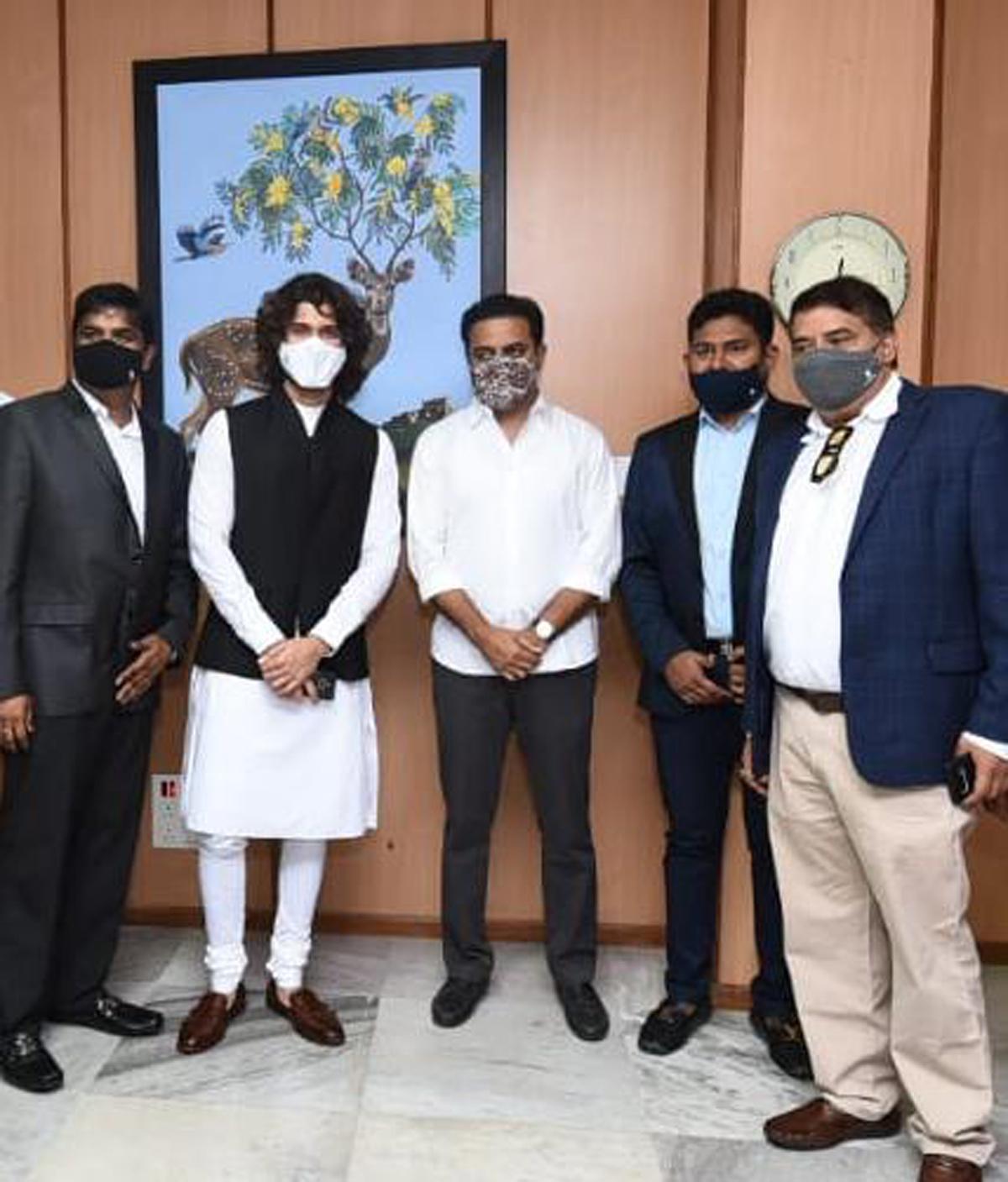 Vijay Deverakonda Invests in Electric Mobility