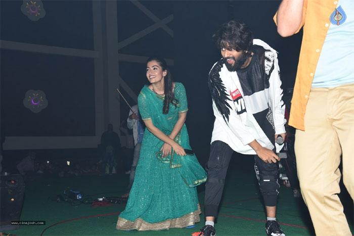 Vijay Deverakonda Promotes Dear Comrade in his style