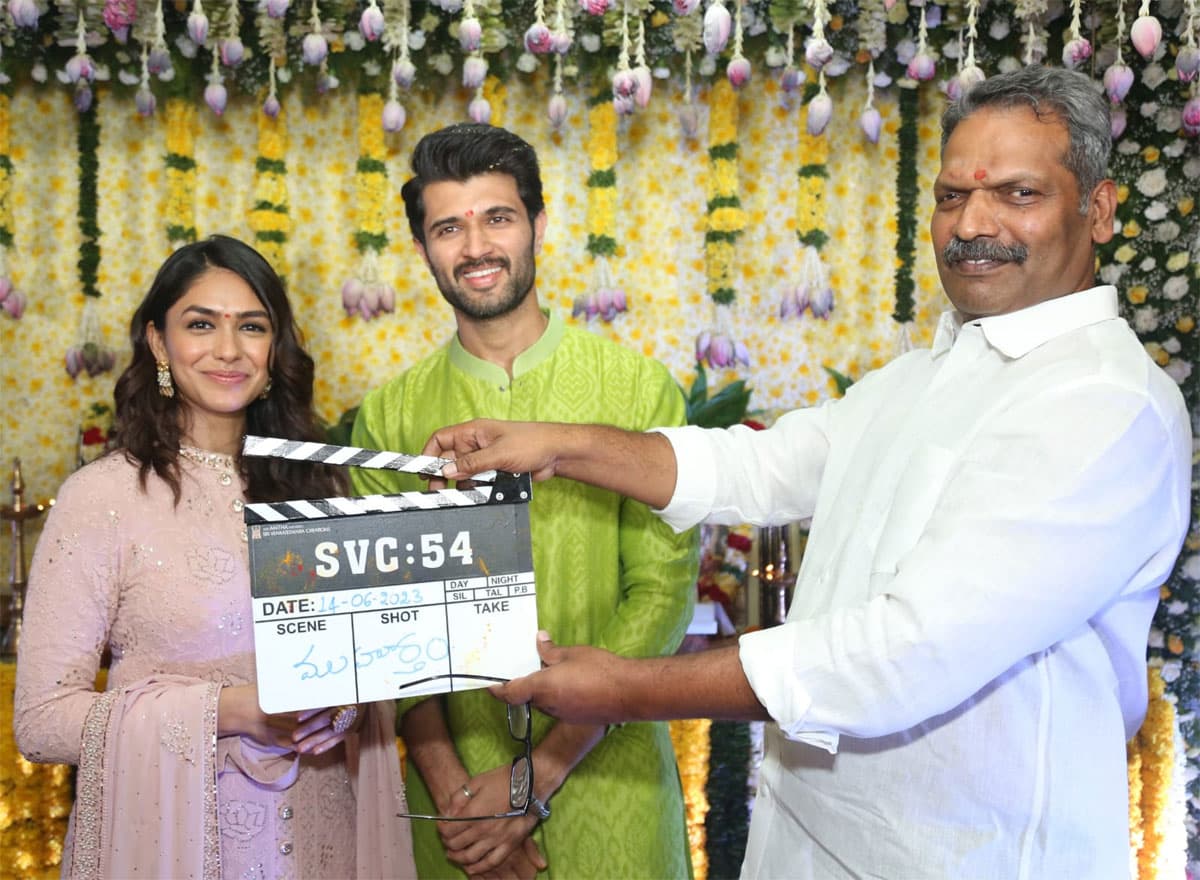Vijay Deverakonda to romance Mrunal Thakur 