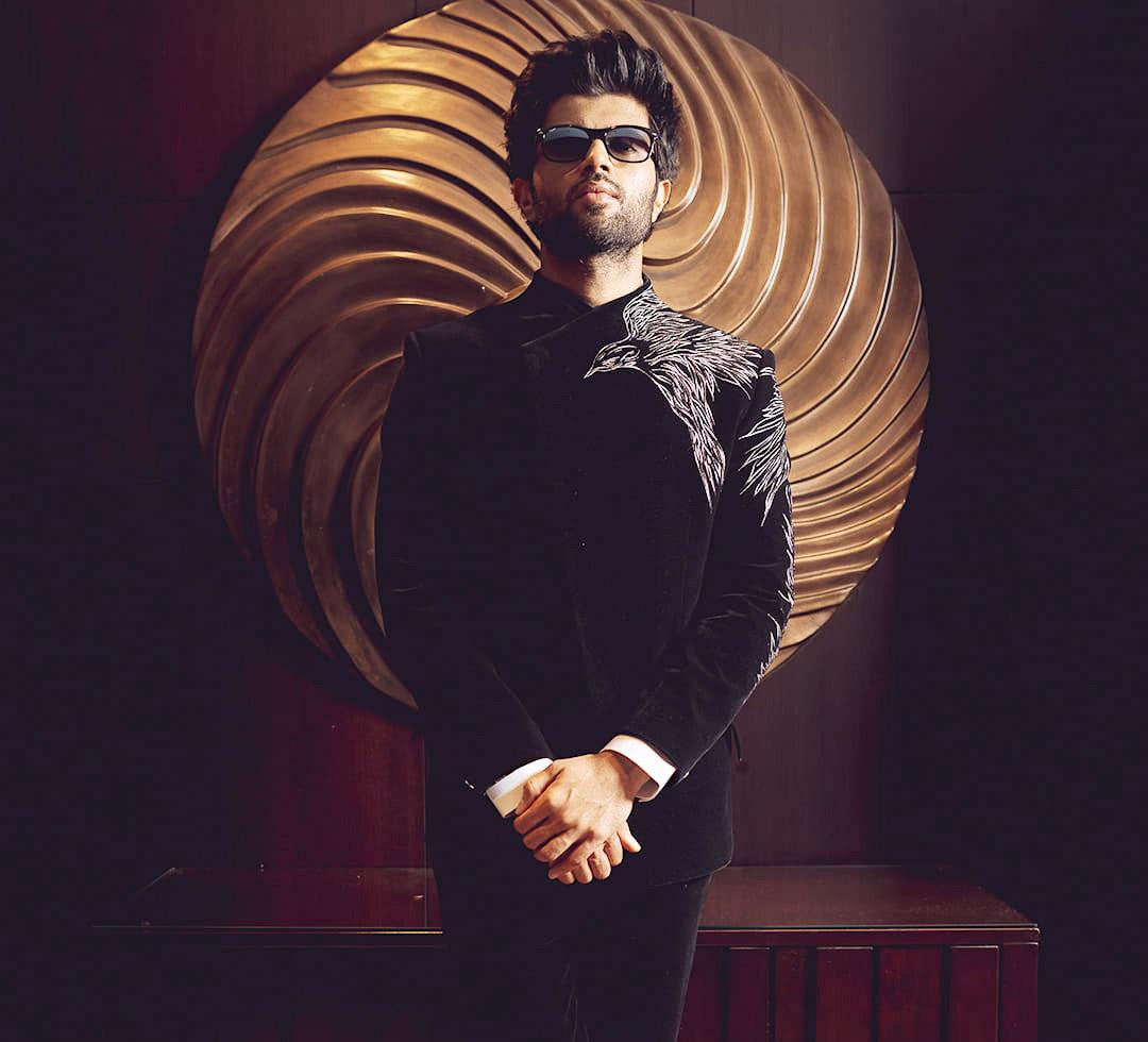Vijay Deverakonda tweet single player caption with pic