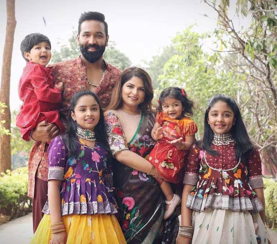 Vishnu Manchu donates 10 lakhs for underprivileged artists welfare