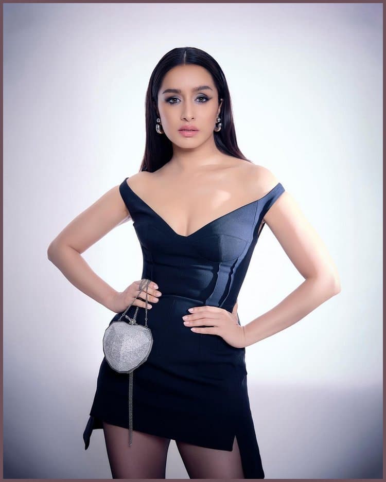 War 2 special girl with super glamour