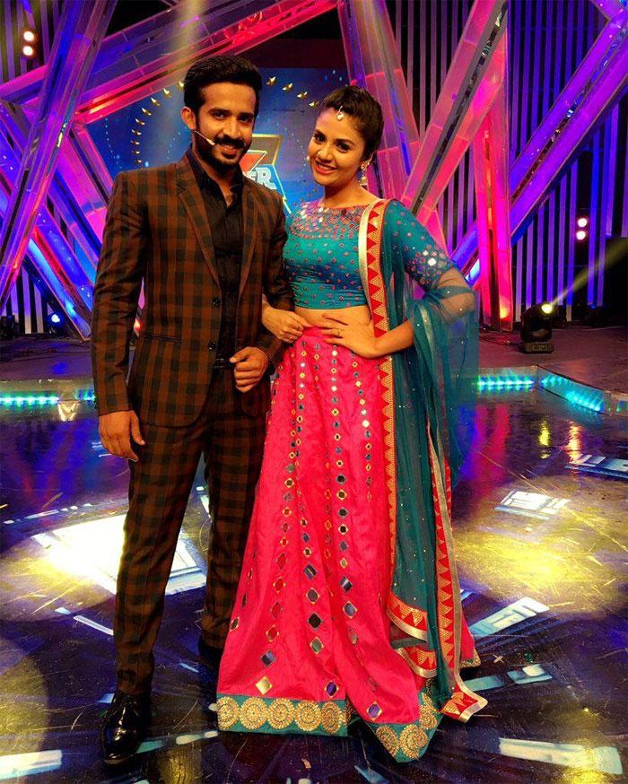 What Happened.. Sreemukhi VS Ravi!