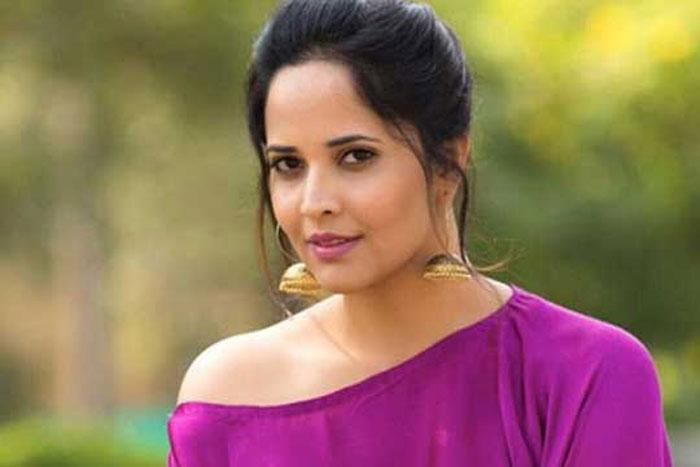 Who beats Anasuya in Bullithera?