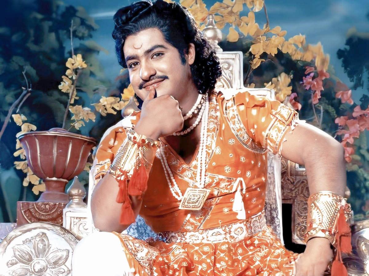 Who is the first hero of Student No.1 Film?
