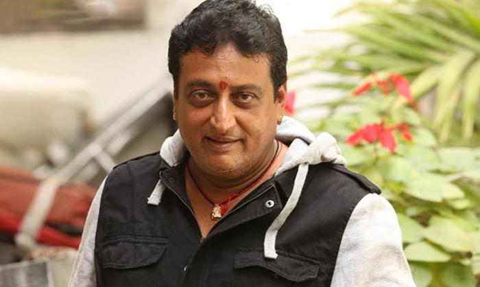 Who is trying to cheat 30 Years Prudhvi ? 
