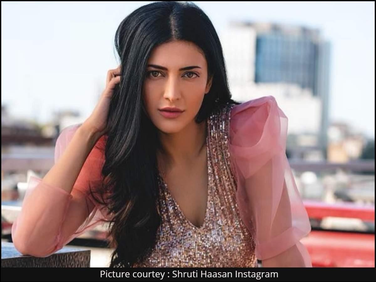 Why Shruti haasan left the Shooting Spot of Laabam Movie
