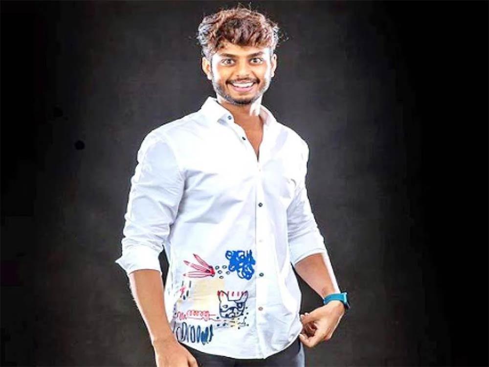 YouTuber Harsha Sai in Shamshabad Airport 